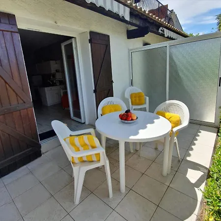 Апартаменты Dans En Rez De Jardin *