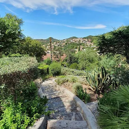 Διαμέρισμα Dans En Rez De Jardin *