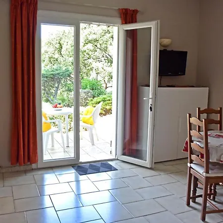 Dans En Rez De Jardin * 耶尔