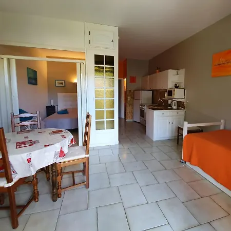 Apartment Dans En Rez De Jardin