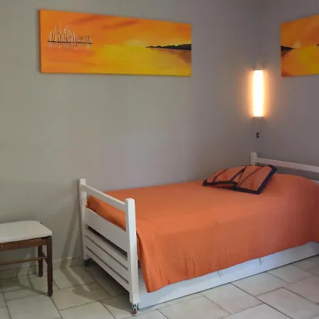 公寓 Dans En Rez De Jardin *