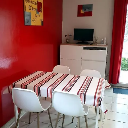 Apartment Dans En Rez De Jardin *