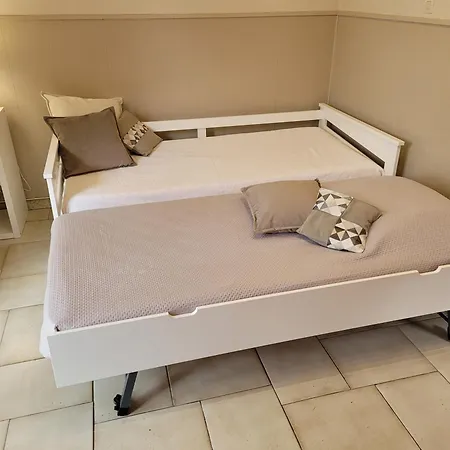 Apartment Dans En Rez De Jardin