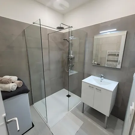 Dans En Rez De Jardin * 耶尔