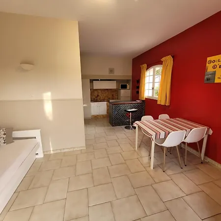 Dans En Rez De Jardin *