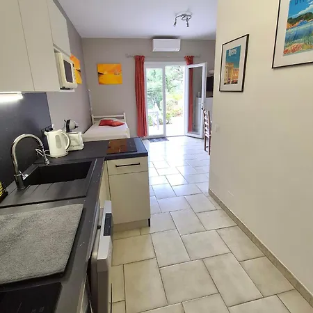 Dans En Rez De Jardin *