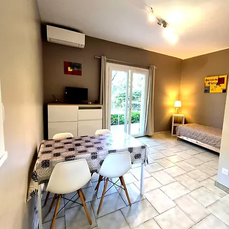 Apartment Dans En Rez De Jardin